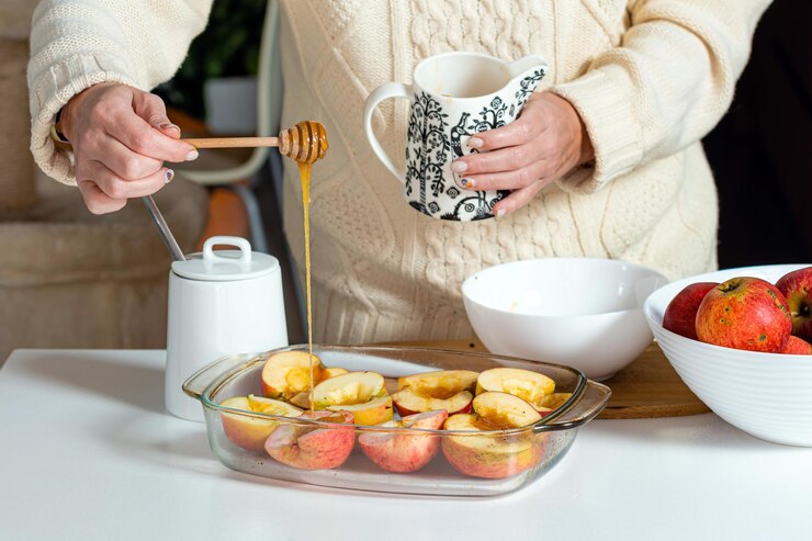 Photo midsection of woman having food on table