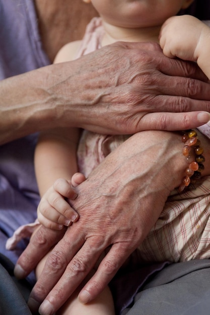 Photo midsection of woman holding baby