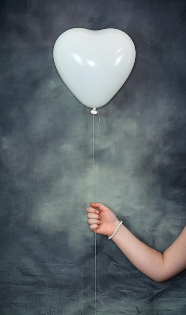 Photo midsection of woman holding balloons
