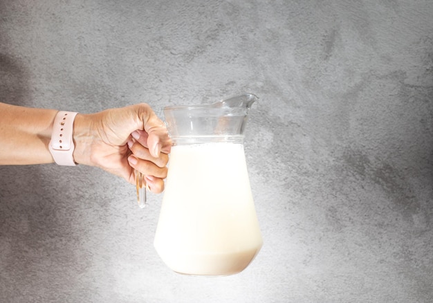 Photo midsection of woman holding drink