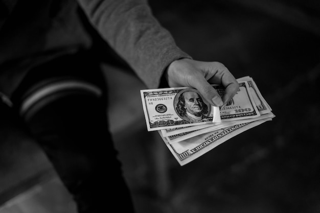 Photo midsection woman holding drug and paper currency