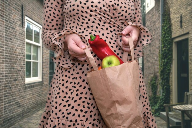 Photo midsection of woman holding fruit