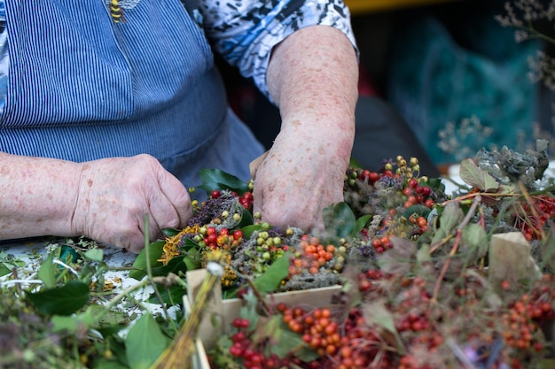 Photo midsection of woman holding fruit