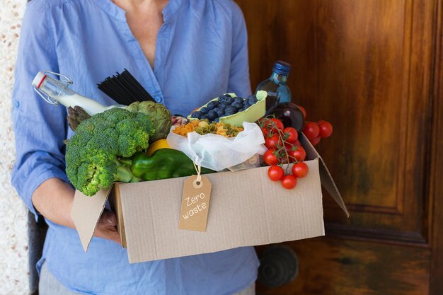 Photo midsection of woman holding fruits