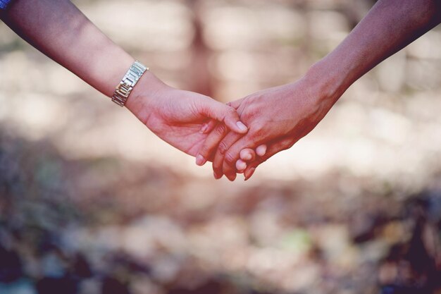 Photo midsection of woman holding hands