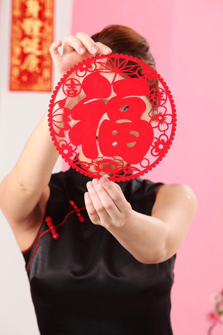 Photo midsection of woman holding heart shape
