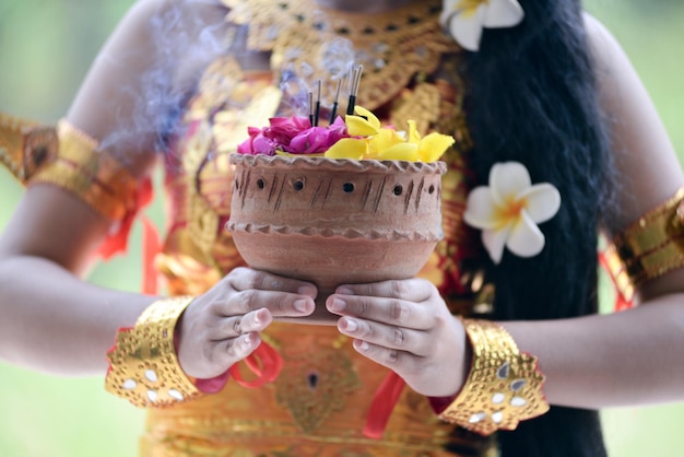 Photo midsection of woman holding ice cream