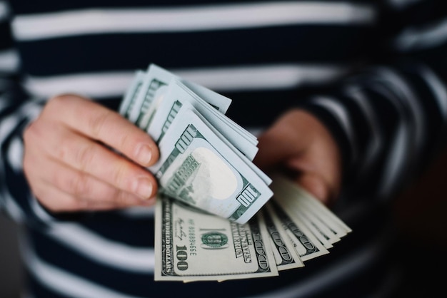 Photo midsection of woman holding paper currency