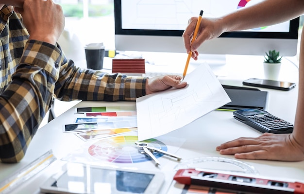 Photo midsection of woman holding paper at table