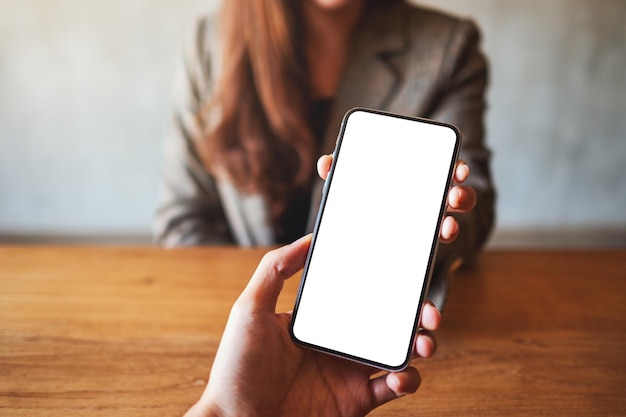 Photo midsection of woman holding smart phone