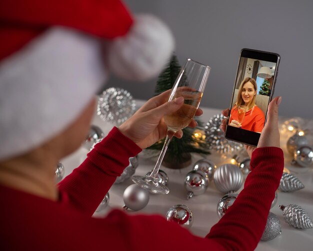 Photo midsection of woman holding wine glass