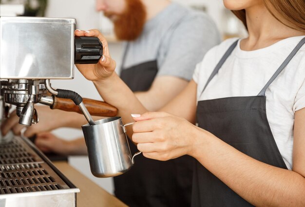 Photo midsection of woman making coffee in cafe