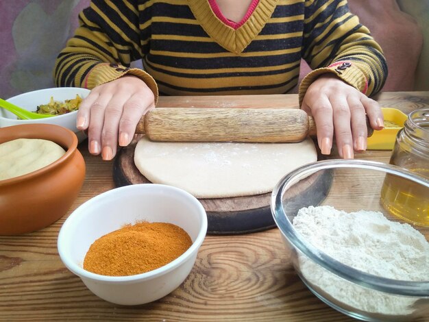 Photo midsection of woman preparing food on table at home