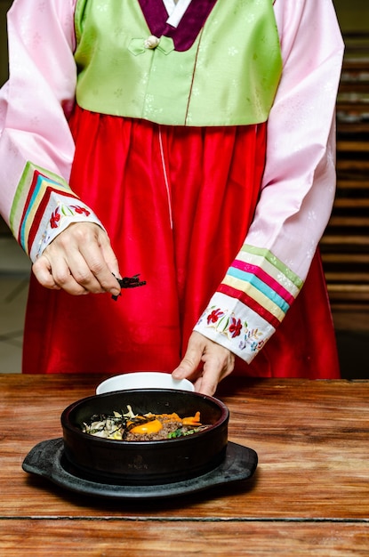 Photo midsection of woman preparing food on table