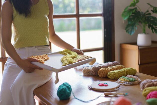 Photo midsection of woman preparing food on table