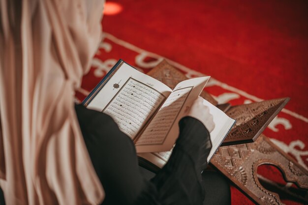 Photo midsection of woman reading koran