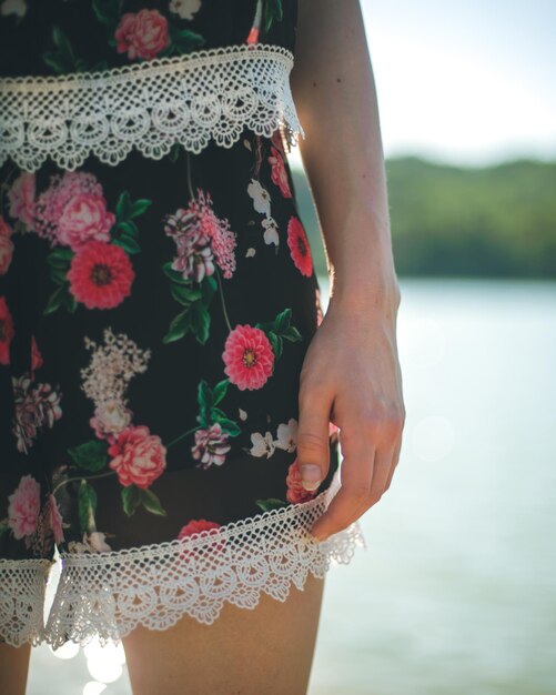 Photo midsection of woman in shorts