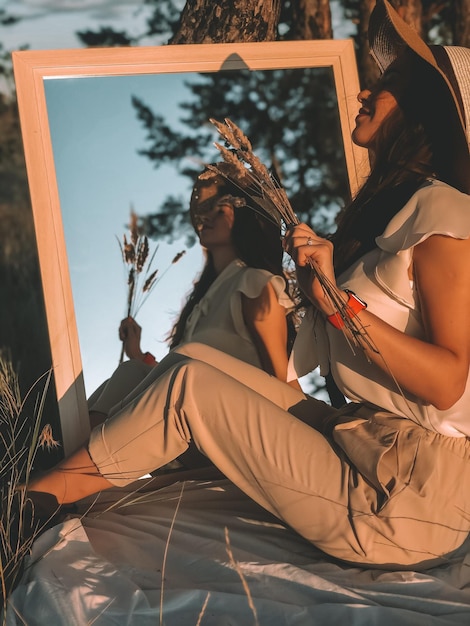 Photo midsection of woman sitting outdoors