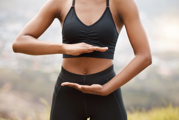 Photo midsection of woman standing outdoors