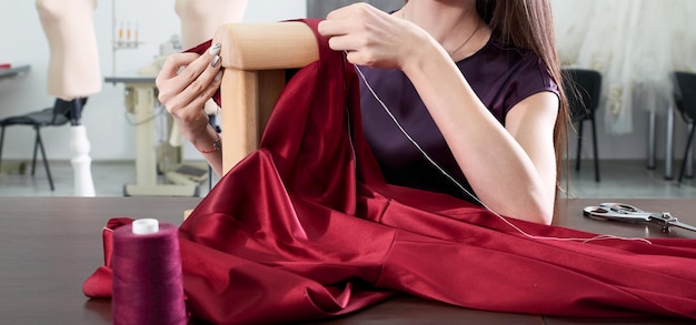 Photo midsection of woman stitching clothes