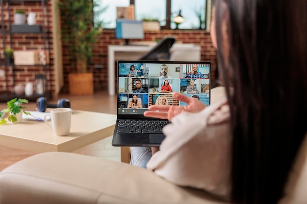 Photo midsection of woman using laptop at home