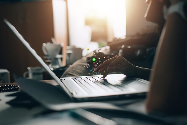 Photo midsection of woman using laptop on table