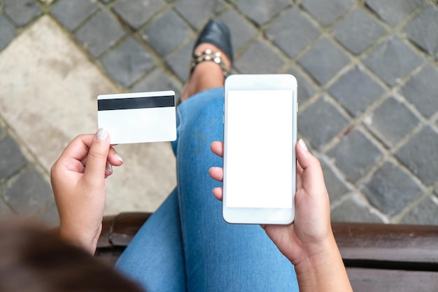 Photo midsection of woman using mobile phone