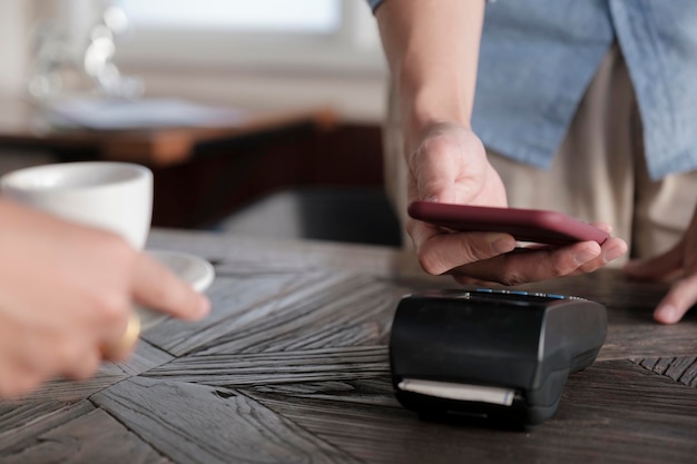 Photo midsection of woman using mobile phone