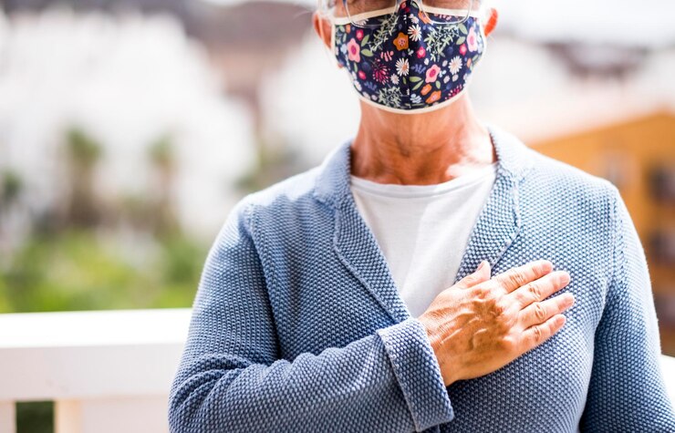 Photo midsection of woman wearing mask