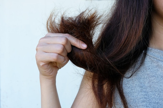 Photo midsection of woman with brown hair