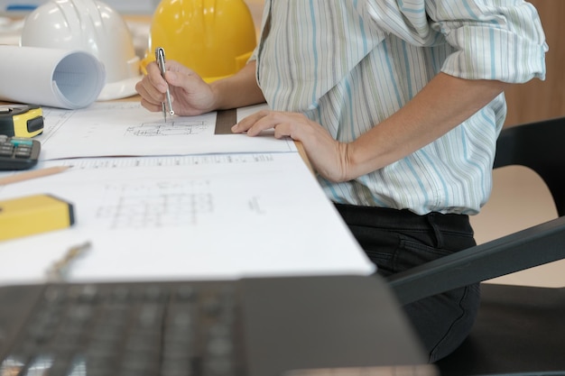 Photo midsection of woman working on table