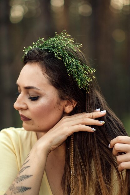 Foto rituale del solstizio d'estate che celebra il significato del solstizio d'estate del solstizio nel paganesimo della donna