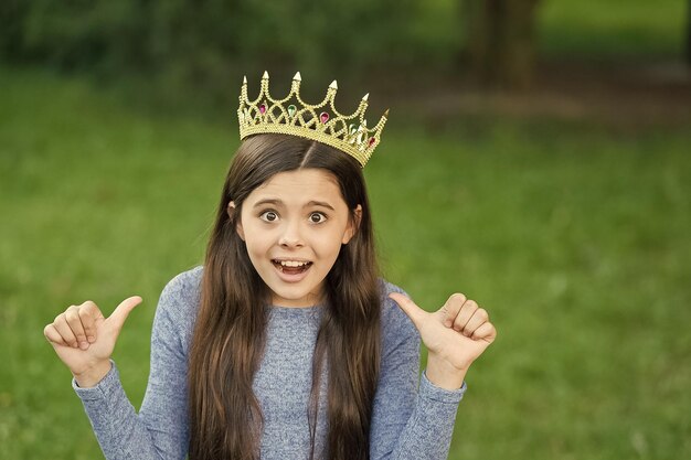 Mijn schoonheid verdient een kroon Emotioneel kind geef thumbs ups Kleine misser draag kroon Schoonheidswedstrijd Feestkroon Modeaccessoire Luxe diadeem of tiara Grote baas Kapsalon Draag altijd je kroon