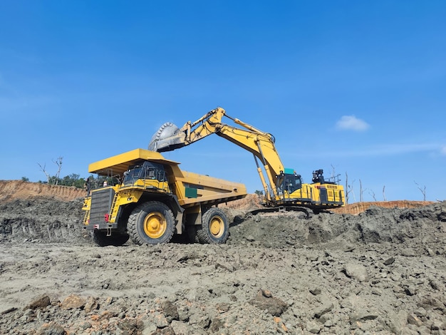 mijnbouwactiviteiten, het ophalen, vervoeren en laden van kolen bij een mijnbouwproject
