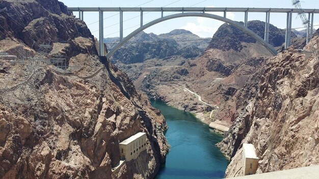 Mike O'Callaghanpat Tillman Memorial Bridge gezien vanaf de Hoover Dam