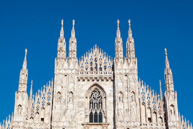 사진 밀라노 대성당 (두오모 디 밀라노)은 이탈리아 밀라노의 대성당 교회입니다. santa maria nascente 전용