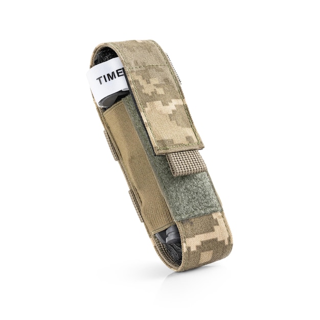 Photo military tactical pouch in pixel camouflage for tourniquet military gear first aid tool for bleeding
