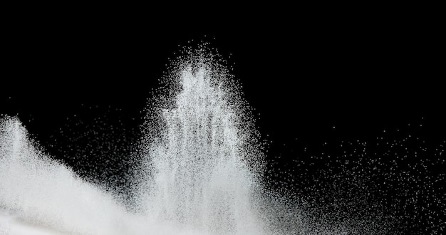 Miljoen witte zandexplosie Fotobeeld van vallende douchesneeuw zware sneeuwstorm vliegen Bevriezen schot op zwarte achtergrond geïsoleerde overlay Klein fijn zout zand als deeltjeswetenschap