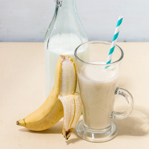 Frullato di banana al latte