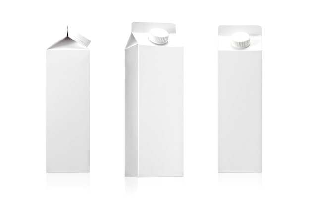 Фото Молочный пакет, пакет соков с пробелом для текста и графического дизайна изолировать на белом