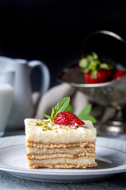 Milk semolina dessert with biscuits (Turkish name; sutlu irmik tatlisi)