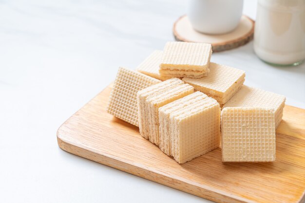 milk wafer with cream