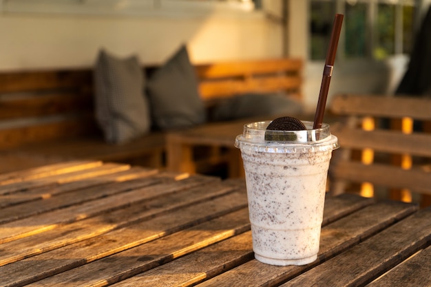 Milkshake met ijs en oreo koekjes. Koel en verfrissend op een warme dag