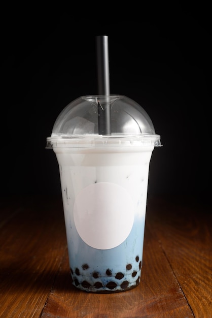 Чай Milky Bubble с жемчугом тапиоки в пластиковой чашке