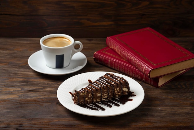 Photo milky coffee with beans and book decoration