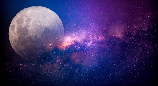 Млечный путь и луна