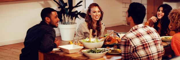 Photo millennial adult friends celebrating thanksgiving together at home