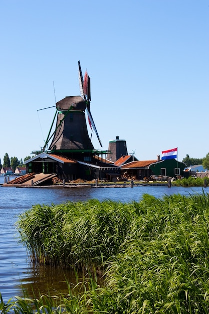 네덜란드의 전통적이고 직접적인 랜드마크인 Mills in Holland