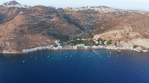 ミロス島はギリシャのエーゲ海に浮かぶ火山島です