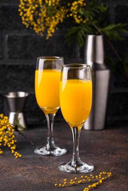 Mimosa cocktail met sinaasappelsap